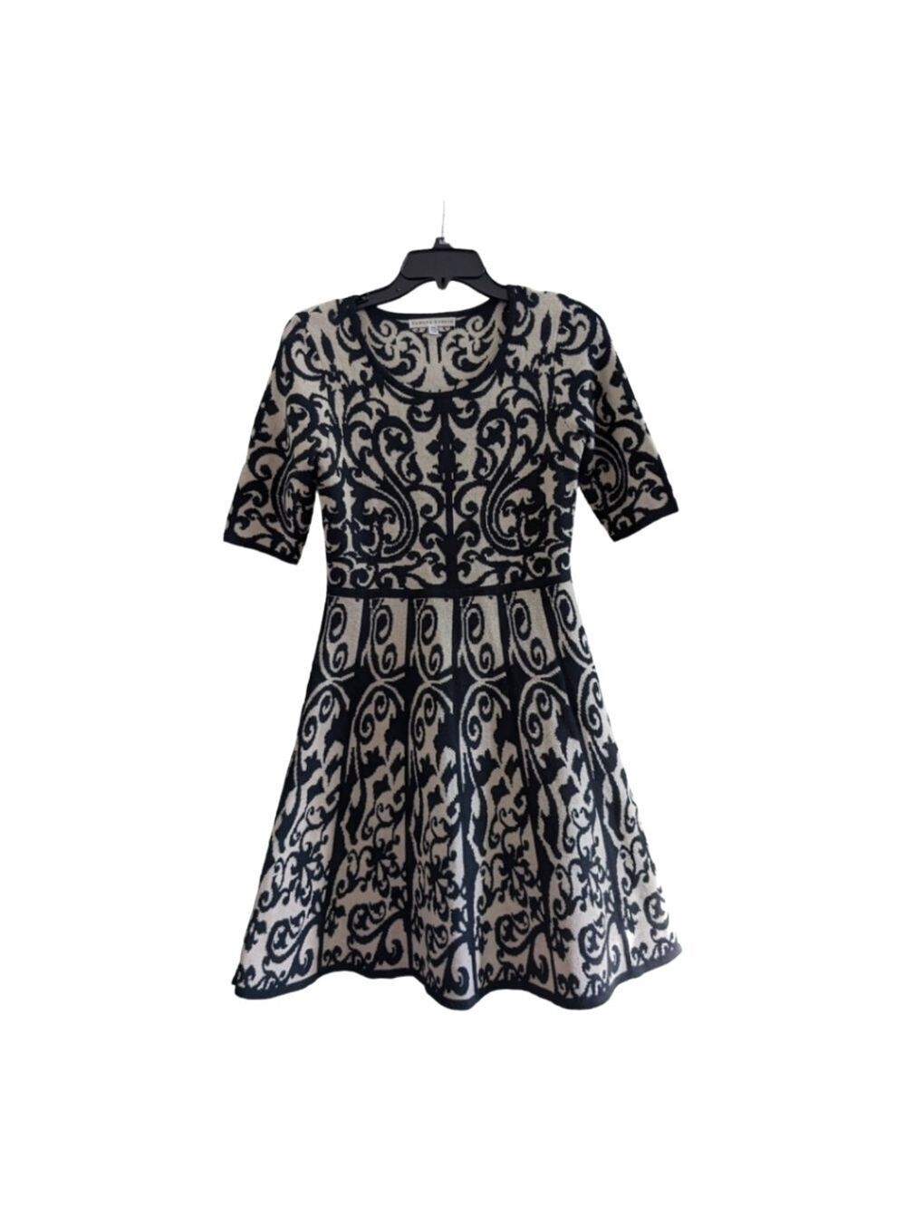 Sandra Darren Scoop neck, short sleeve, B&W knee Small